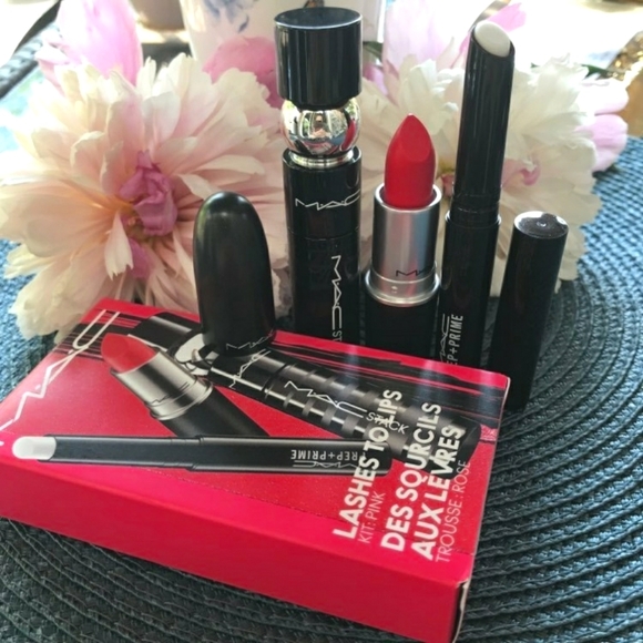 MAC Lashes To Lips Kit: Relentlessly Red Lipstick, Mini MacStack + *BNIB - Picture 4 of 16